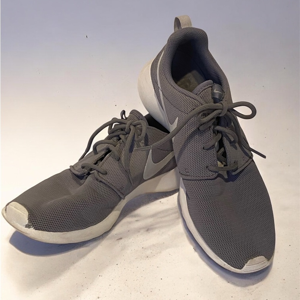 🩶🤍🩶 Nike Women's Roshe One sneaker - running shoes in Grey